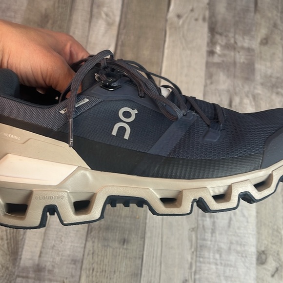 On Cloud Cloudwander Waterproof Hiking Shoe - Picture 6 of 9